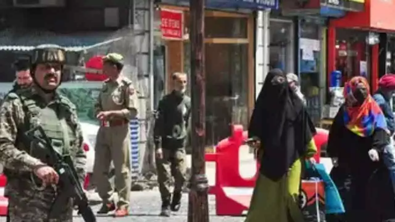Kashmir Closes Tourist Sites Amid Fresh Terror Threat Warnings