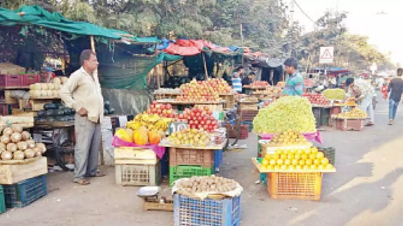 Vendors invade busy city streets; pique residents, commuters alike
