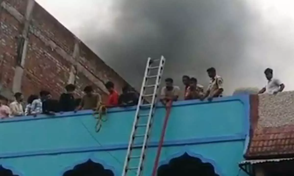 17 killed in a huge fire near Hyderabads Charminar 17 killed in a huge fire near Hyderabads Charminar