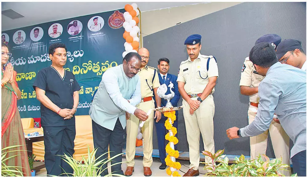 DIG urges youth to stay away from drugs DIG urges youth to stay away from drugs
